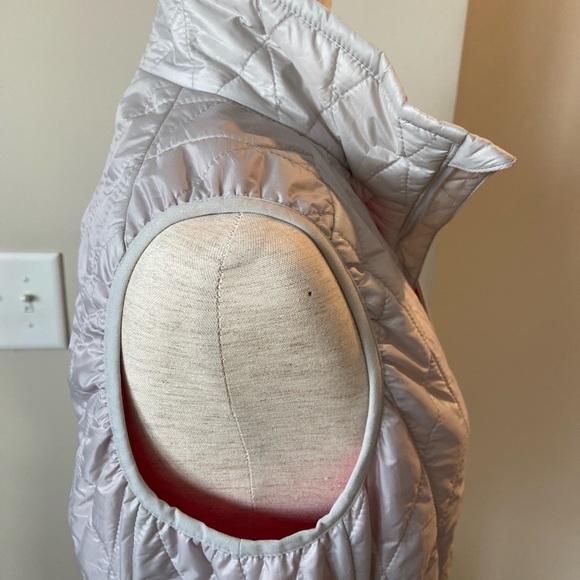 Patagonia Women’s Primaloft Puffer Vest NWOT - Picture 4 of 10